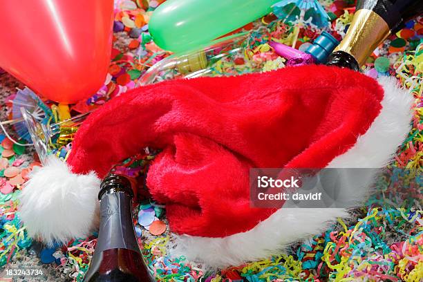 Christmas Party Bałagan - zdjęcia stockowe i więcej obrazów Boże Narodzenie - Boże Narodzenie, Chaos, Alkohol - napój