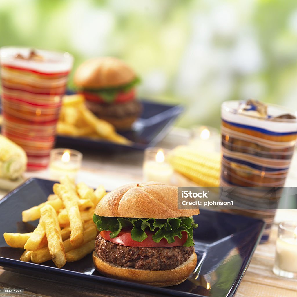 Burger - Zbiór zdjęć royalty-free (Bar szybkiej obsługi)