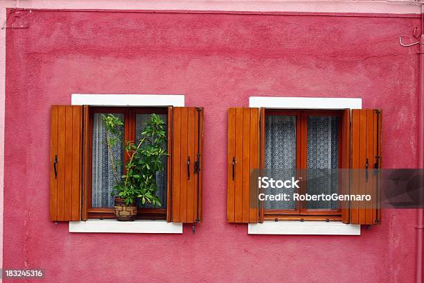 Burano Windows - Fotografias de stock e mais imagens de Aberto - Aberto, Arquitetura, Betão