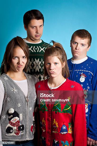 Nieszczęśliwy Sweter Grupy - zdjęcia stockowe i więcej obrazów Brzydota - Brzydota, Boże Narodzenie, Świąteczny sweter