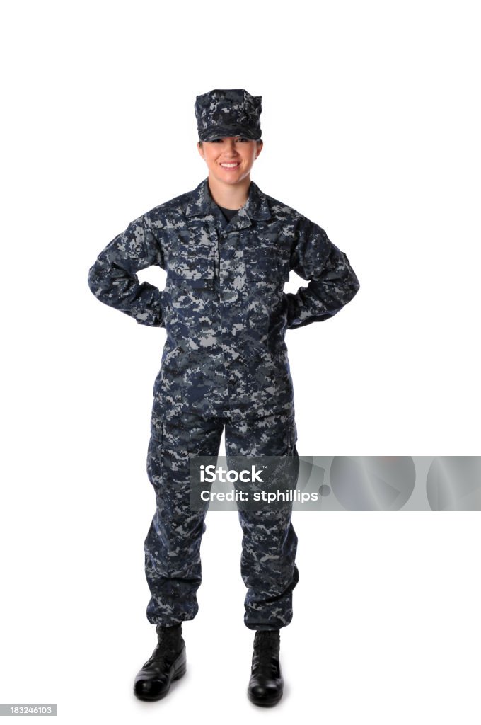 Mujer de pie en la facilidad de uso Digital azul marino camuflaje - Foto de stock de Armada libre de derechos