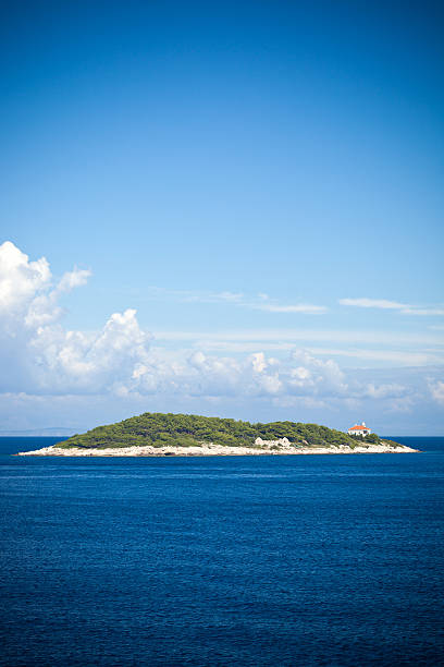 istock Island In The Adriatic 183246374