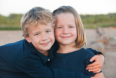 bruder-und-schwester.jpg?b=1&s=170x170&k=20&c=HEiQ8khCaq4pDxsd0eltH0zKcHHzaz4qUhCY5QWSrIk=