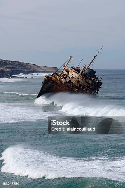 Foto de Desastre Ecológico e mais fotos de stock de Naufrágio - Naufrágio, Acaso, Acidente