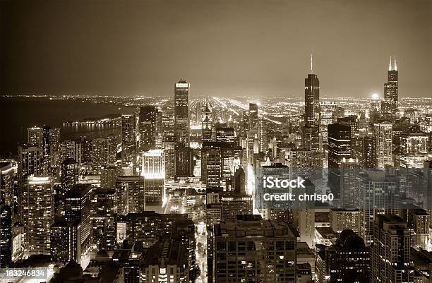 Чикаго В Ночное Время — стоковые фотографии и другие картинки Архитектура - Архитектура, Башня, Без людей