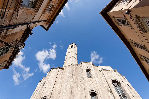 готический стиль церковь - italy bell tower built structure building exterior стоковые фото и изображения