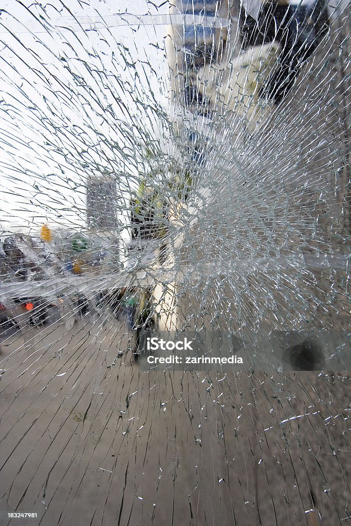 Okno sklepowe uszkodzony - Zbiór zdjęć royalty-free (Bezpieczeństwo)