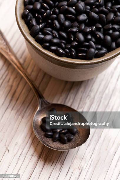 Tazón De Tomate Negro Foto de stock y más banco de imágenes de Blanco - Color - Blanco - Color, Comida gourmet, Comida sana
