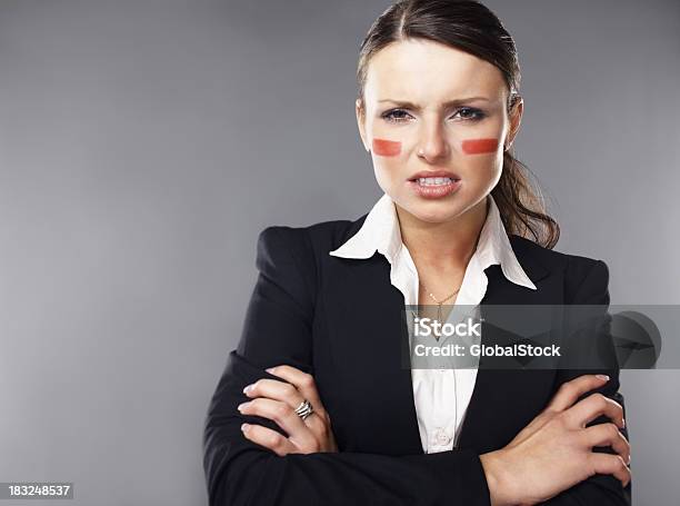 Eines Angry Young Businessfrau Mit Farbe Auf Ihr Gesicht Stockfoto und mehr Bilder von Aggression