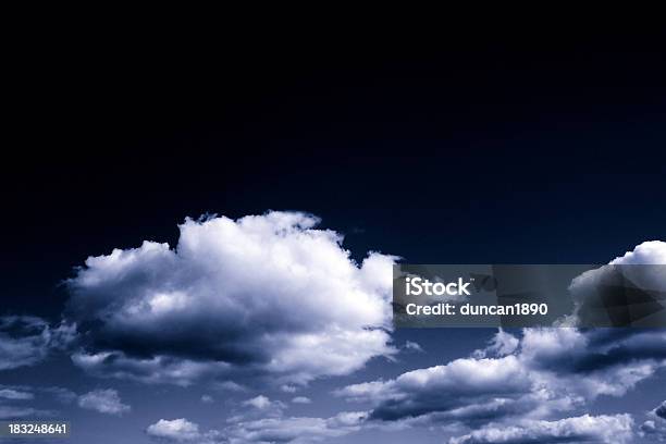 Über Den Wolken Stockfoto und mehr Bilder von Ansicht aus erhöhter Perspektive - Ansicht aus erhöhter Perspektive, Bedeckter Himmel, Bildhintergrund