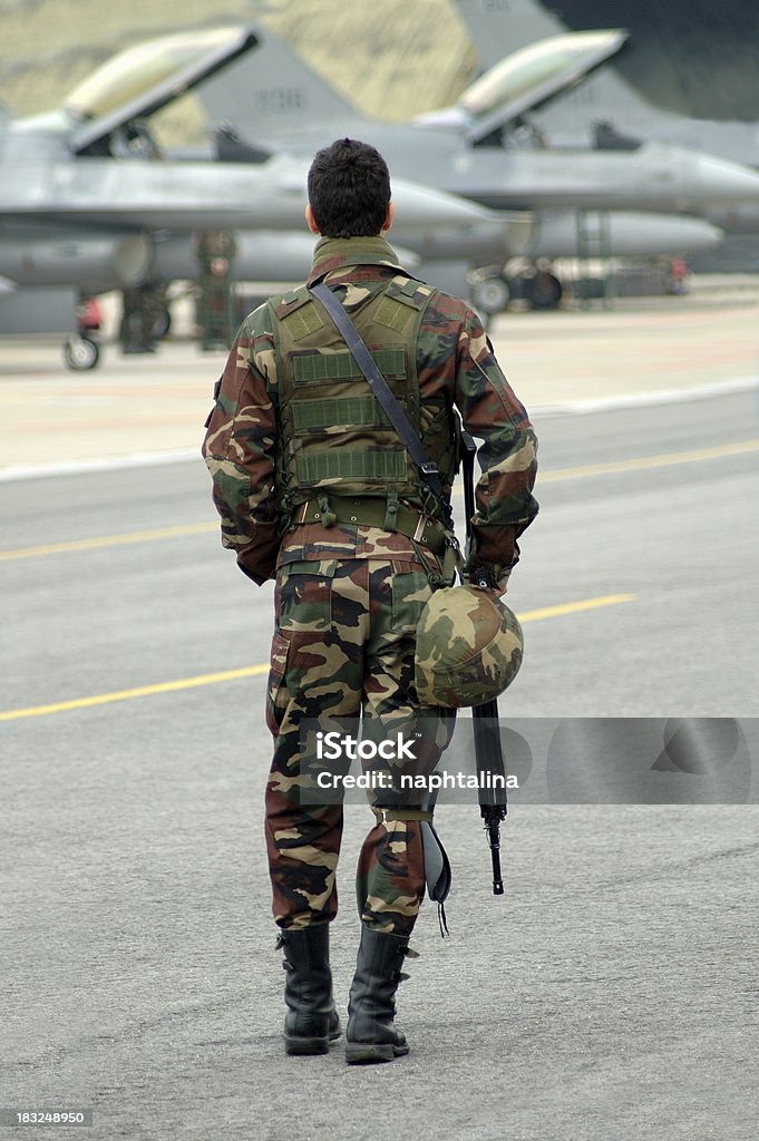 Armate soldato - Foto stock royalty-free di Abbigliamento mimetico
