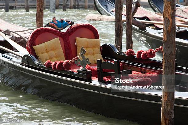 Gondola - zdjęcia stockowe i więcej obrazów Canal Grande - Wenecja - Canal Grande - Wenecja, Europa - Lokalizacja geograficzna, Fotografika
