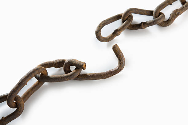 Broken rusted chain Broken rusted chainSEE MY LIGHTBOX rusted chain stock pictures, royalty-free photos & images