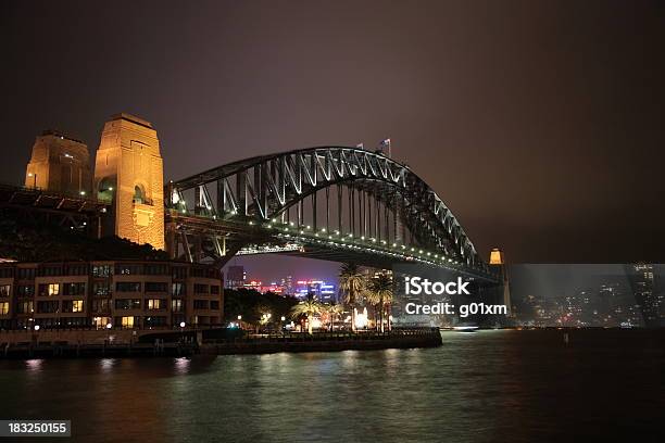 Vista Notturna Del Sydney Harbour Bridge - Fotografie stock e altre immagini di Acqua - Acqua, Arco - Architettura, Attraversare