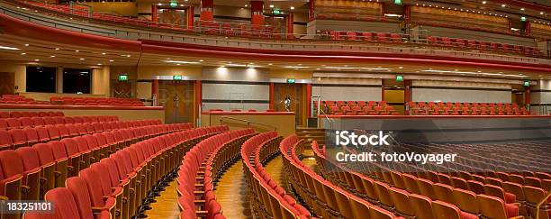 Auditorium Mit Balkon Stockfoto und mehr Bilder von Leer - Leer, Niemand, Theateraufführung