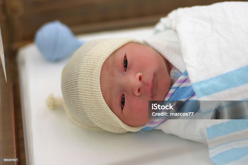 Мальчик-младенец - Стоковые фото Больница роялти-фри
