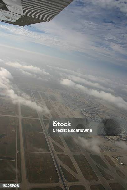 Winging - Fotografie stock e altre immagini di Aeroporto - Aeroporto, Fort Worth, A mezz'aria