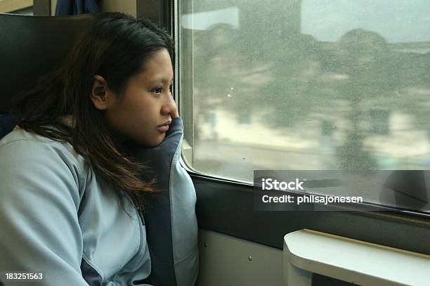 Viajante Daydream - Fotografias de stock e mais imagens de Autocarro - Autocarro, Mulheres, Tristeza