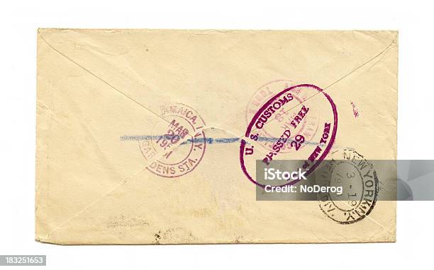 Foto de Verso Do Envelope Vintage Com Carimbo De Liberação Alfandegária e mais fotos de stock de Antigo