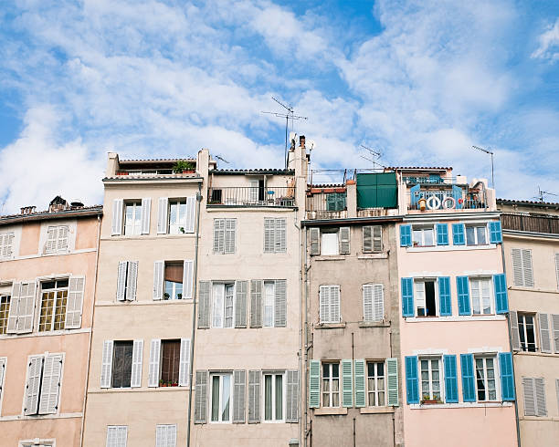 francês rústico apartamentos - apartment sky housing project building exterior - fotografias e filmes do acervo
