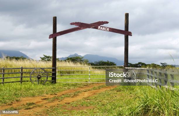 Ranch Stockfoto und mehr Bilder von Ranch - Ranch, Bogen - Architektonisches Detail, Eingang