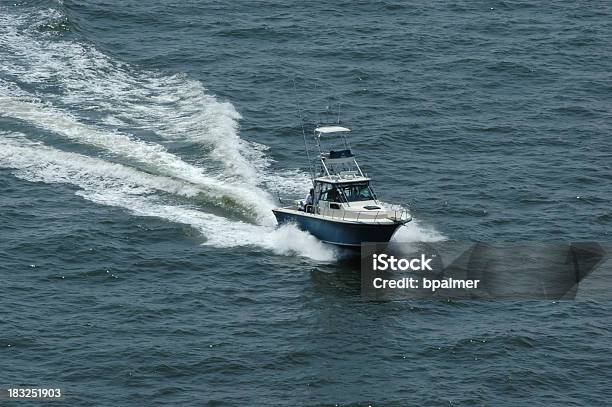 Iate De Luxo De Pesca - Fotografias de stock e mais imagens de Barco a Motor - Embarcação de Lazer - Barco a Motor - Embarcação de Lazer, Baía, Baía de Chesapeake