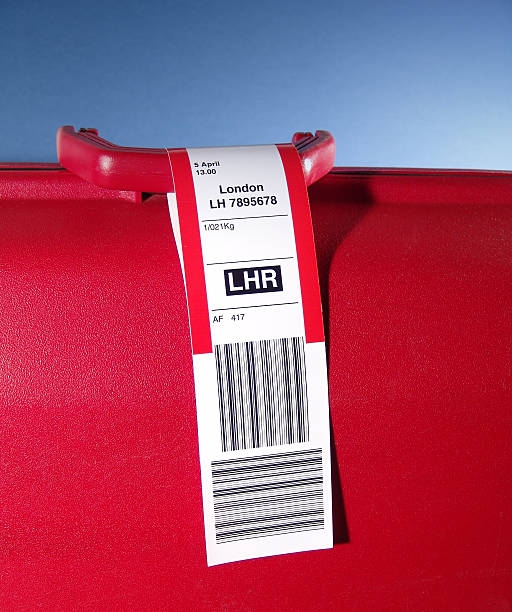 destino de londres - suitcase label travel luggage fotografías e imágenes de stock