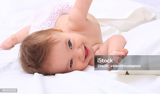 Słodkie Dziecko - zdjęcia stockowe i więcej obrazów 6 - 11 miesięcy - 6 - 11 miesięcy, Biały, Chmura