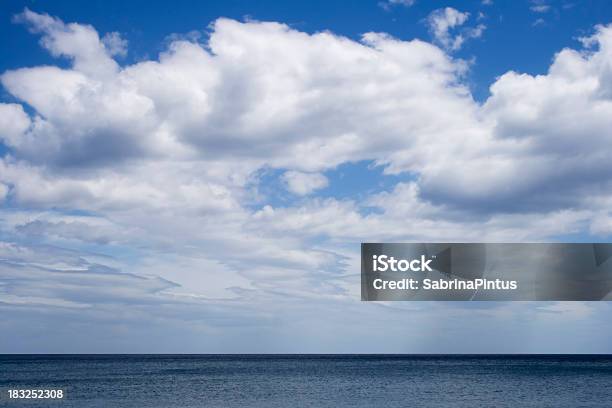 Foto de Cloudscape Sobre O Mar e mais fotos de stock de Azul - Azul, Cena de tranquilidade, Cloudscape