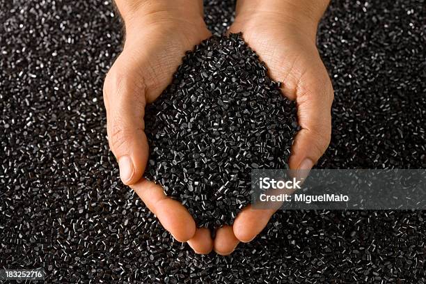 Bolas De Resina De Plástico - Fotografias de stock e mais imagens de Cor preta - Cor preta, Polímero, Borracha - Material