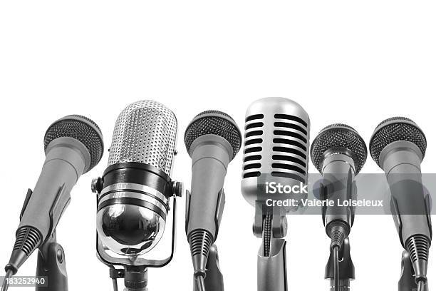 Mehrere Interview Stockfoto und mehr Bilder von Mikrofon - Mikrofon, Pressekonferenz, Nachrichtenredaktion