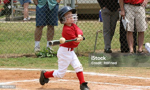 Rzadkie Ciasto - zdjęcia stockowe i więcej obrazów Dziecko - Dziecko, Odbijać piłkę, Baseball