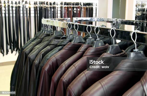 Varejo 11 - Fotografias de stock e mais imagens de Beleza - Beleza, Boutique, Casaco - Peça de roupa