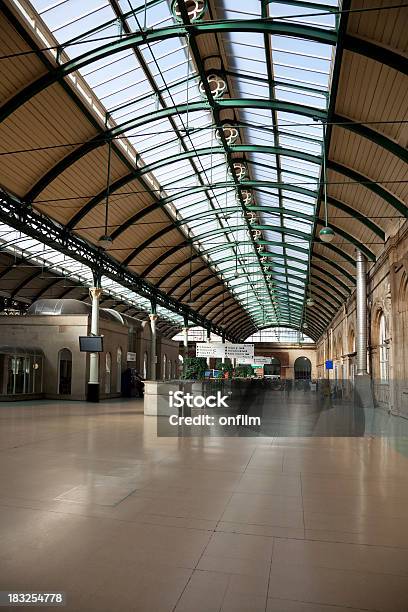 Estación De Tren De Concourse Foto de stock y más banco de imágenes de Kingston upon Hull - Kingston upon Hull, Ciudad, Estación de tren