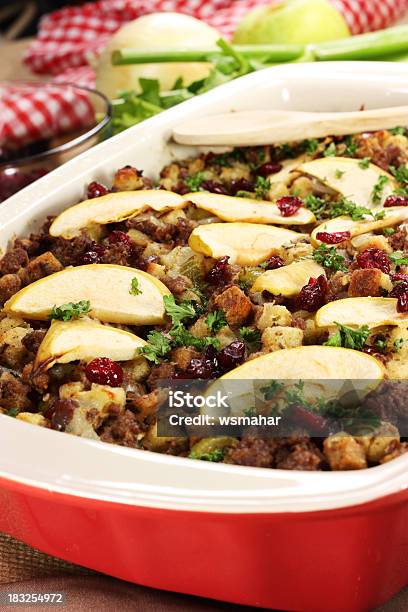 Recheando - Fotografias de stock e mais imagens de Acompanhamento - Acompanhamento, Alimento Básico, Assado no Forno