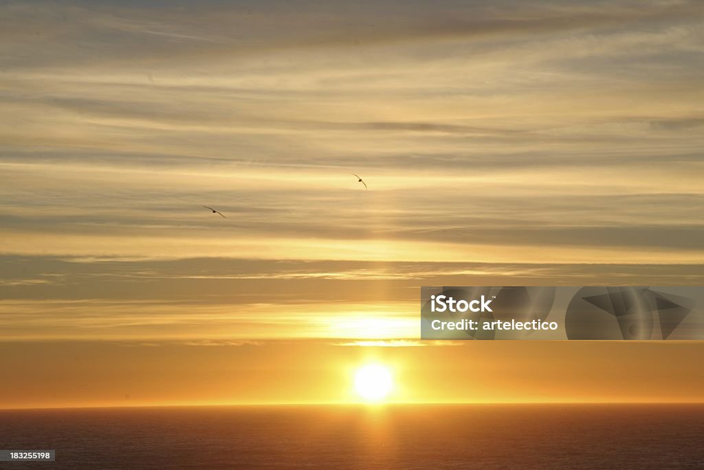 tramonto in mare - Foto stock royalty-free di A bordo