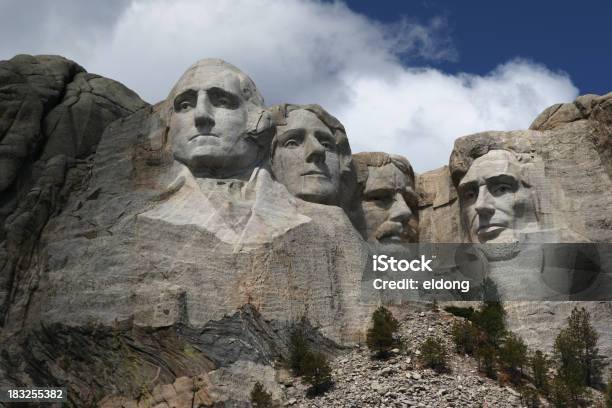 Magnífica Monte Rushmore Foto de stock y más banco de imágenes de Abraham Lincoln - Abraham Lincoln, Bosque, Colina