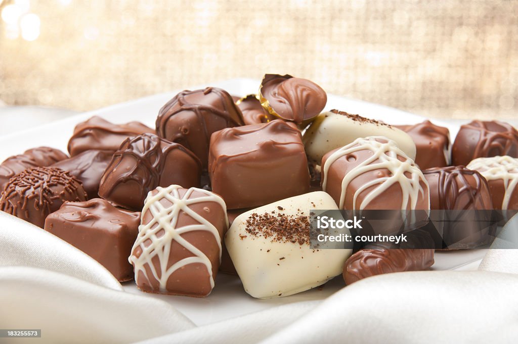 초콜릿 컬렉션 하는 실크 경 - 로열티 프리 초콜릿 스톡 사진