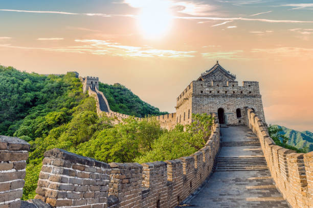 las montañas y la gran muralla de china famoso - badaling fotografías e imágenes de stock