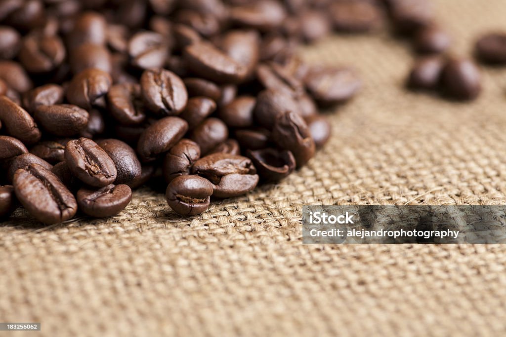 Chicchi di caffè - Foto stock royalty-free di Caffeina