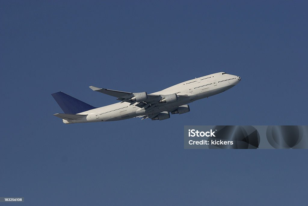 Avión en el cielo azul - Foto de stock de Avión libre de derechos