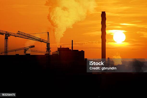 Industrial Amanhecer - Fotografias de stock e mais imagens de Alto - Descrição Física - Alto - Descrição Física, Amanhecer, Calor