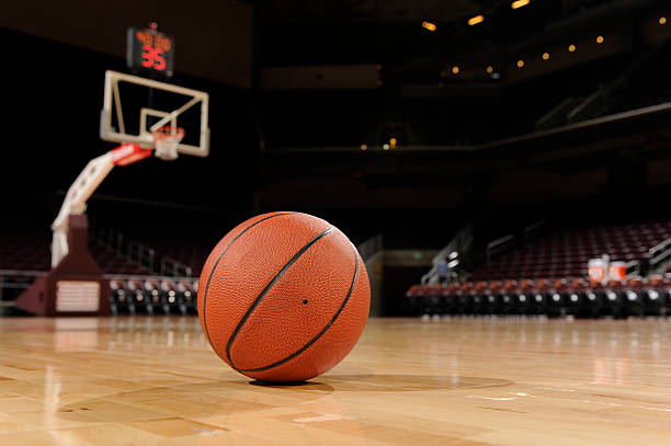 bola e quadra de basquete - basketball hoop - fotografias e filmes do acervo