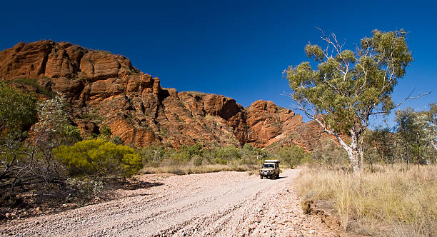 bungle bungles джипе. - 4x4 outback australia kimberley стоковые фото и изображения