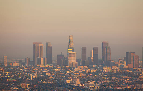 istock Smoggy Los Angeles 183257350