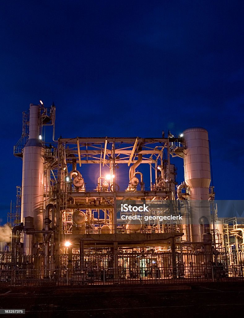 Industrial Site in der Dämmerung - Lizenzfrei Erdgas Stock-Foto