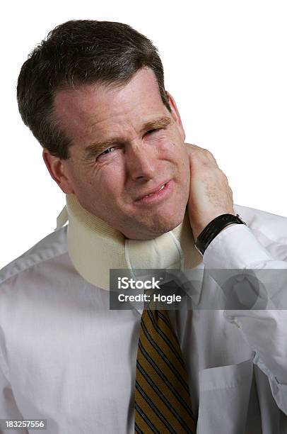 Dolor De Cuello Con Collarín Foto de stock y más banco de imágenes de Adulto - Adulto, Bien vestido, Blanco - Color