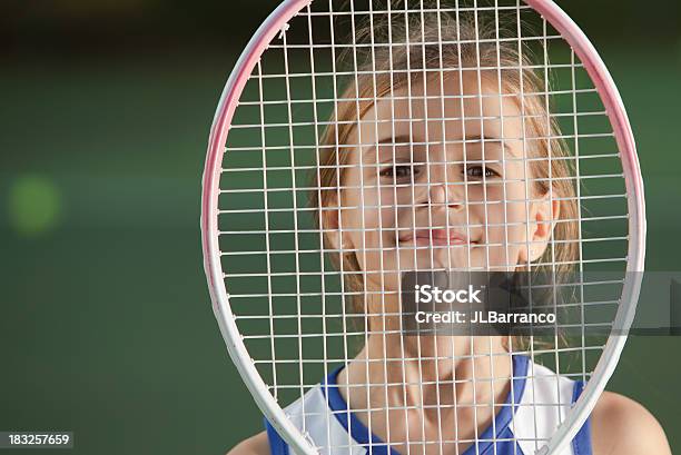 Me Encanta Canchas De Tenis Foto de stock y más banco de imágenes de Tenis - Tenis, Niño, Mirar a través