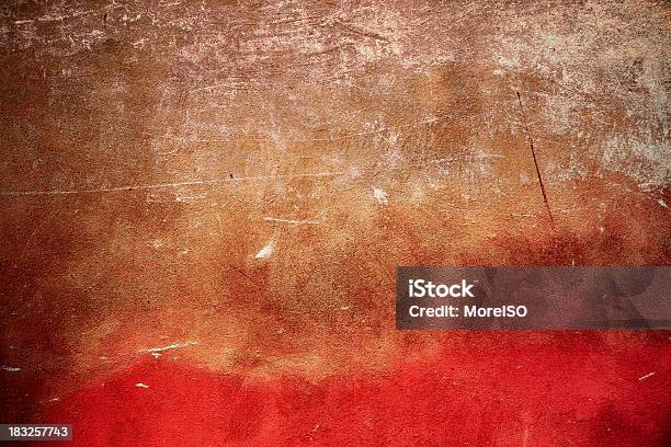 Photo libre de droit de Éraflure Mur Rouge Fond De Texture Motif Personne banque d'images et plus d'images libres de droit de Multicolore - Multicolore, Mur, Abstrait