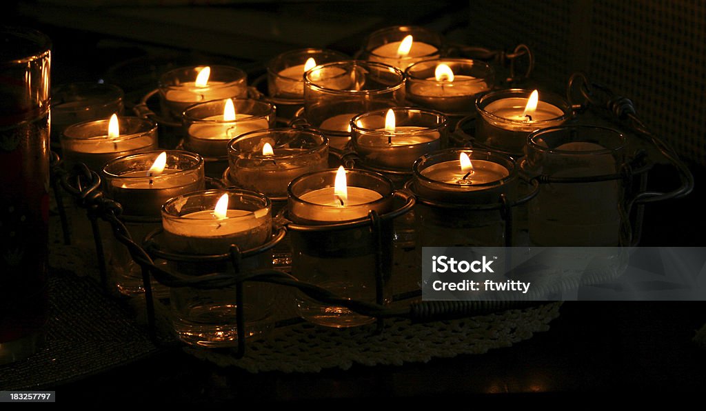 Votives - Foto de stock de Brilhante - Luminosidade royalty-free